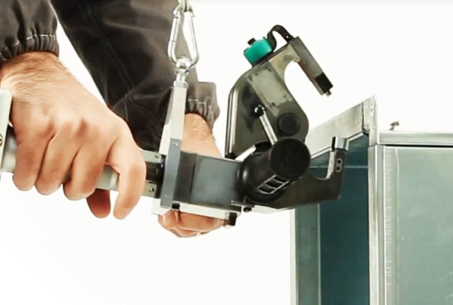 Klinczing, czyli łączenie blach przez prasowanie na zimno Klinczing, czyli łączenie blach przez prasowanie na zimno